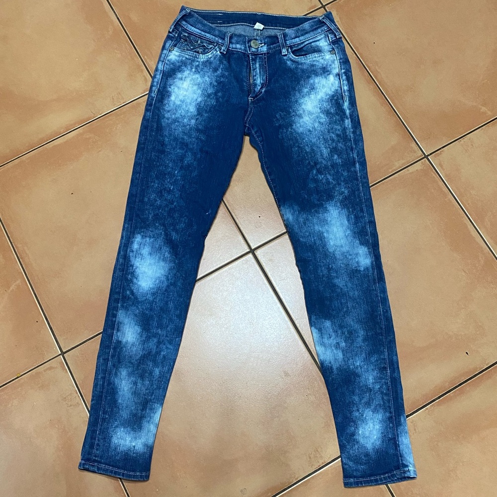 TRUE RELIGION jeans. Size 27. Two back pockets. Really nice